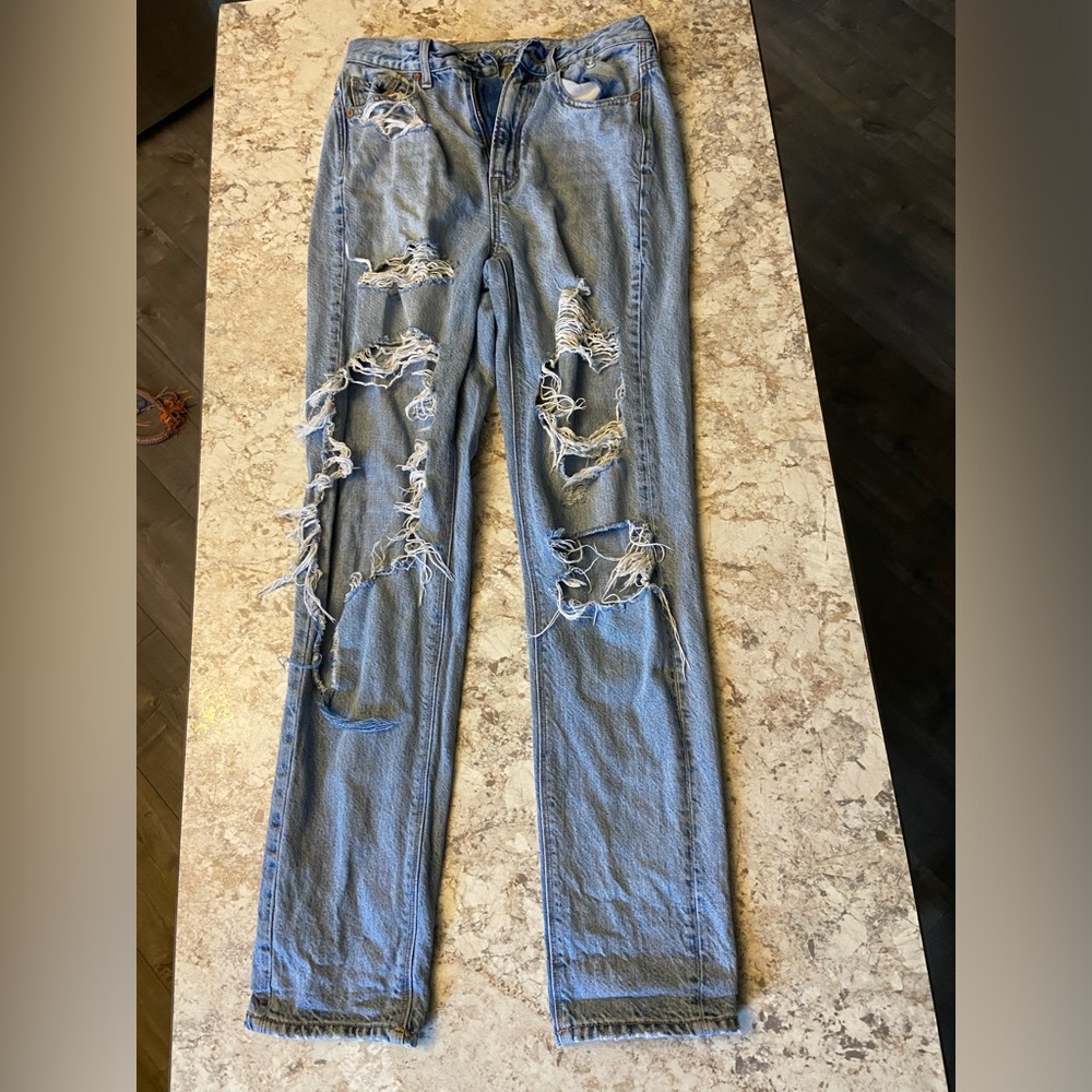 American Eagle Ripped Mom Jeans. Size 0. Light wash.